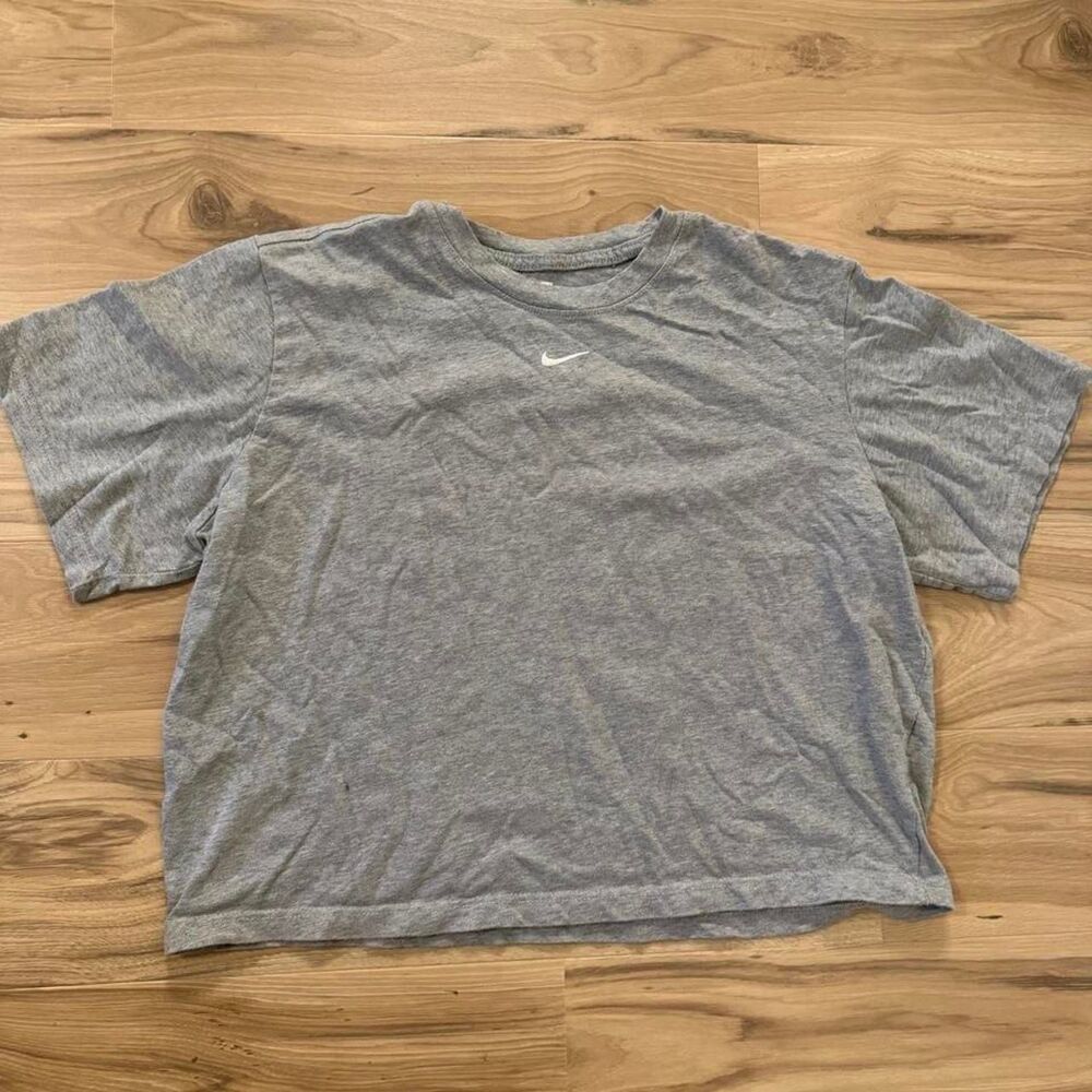 Gray Nike embroidered crop swoosh loose fit baggy tee size large